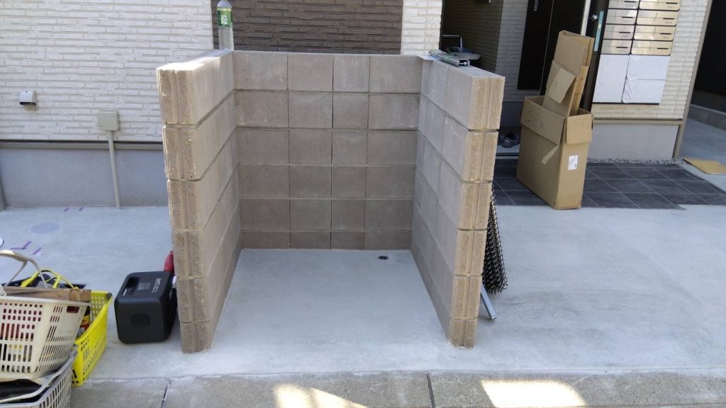 ダストポン施工前ブロックで作ったゴミ庫